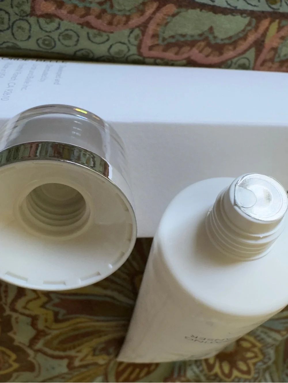 Lorde + Belle Hydrating Cleanser — White